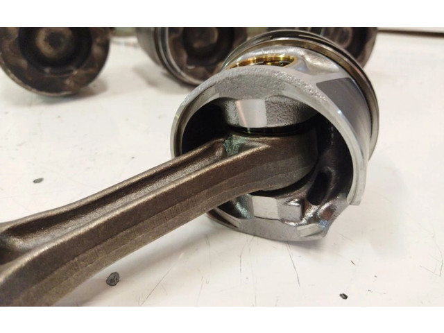 Píst 038J Seat Exeo (3R)