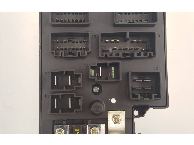 Блок предохранителей 8637841, 518717004   Volvo S80    