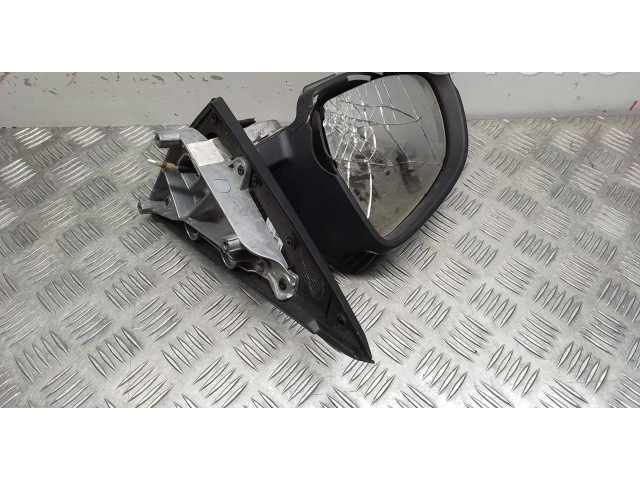 Боковая подушка безопасности    BMW X5 F15