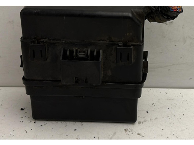 Блок предохранителей Mitsubishi Outlander