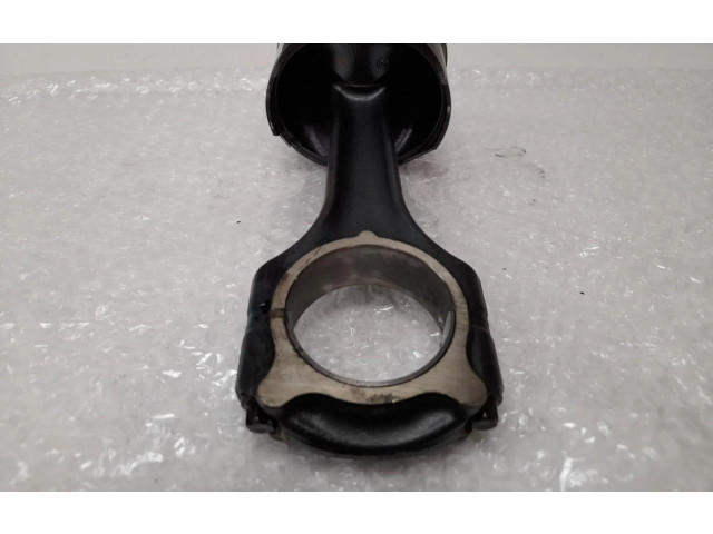 Píst Mercedes-Benz C W203