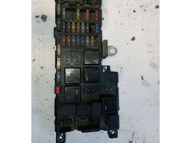 Блок предохранителей 8678449, 518828009 Volvo S60
