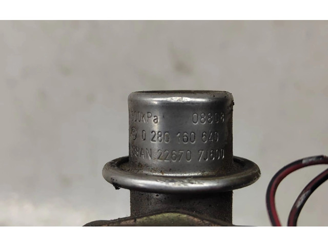 Топливная рампа 226707J600, 08808   Nissan Almera Tino  