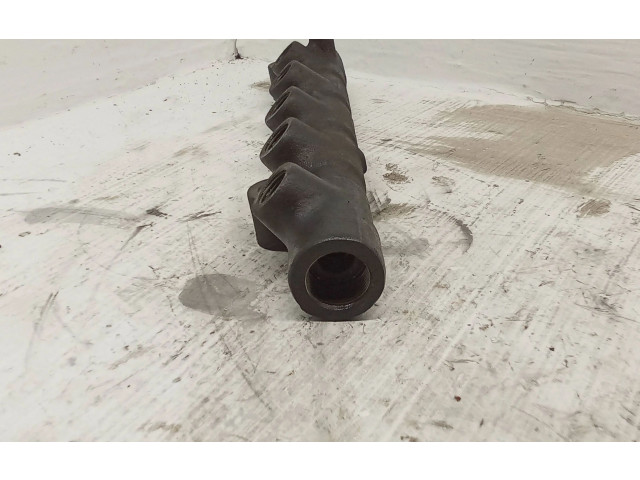 Топливная рампа Toyota Corolla Verso E121