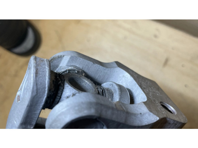 Крестовидная связь оси рулевого колеса