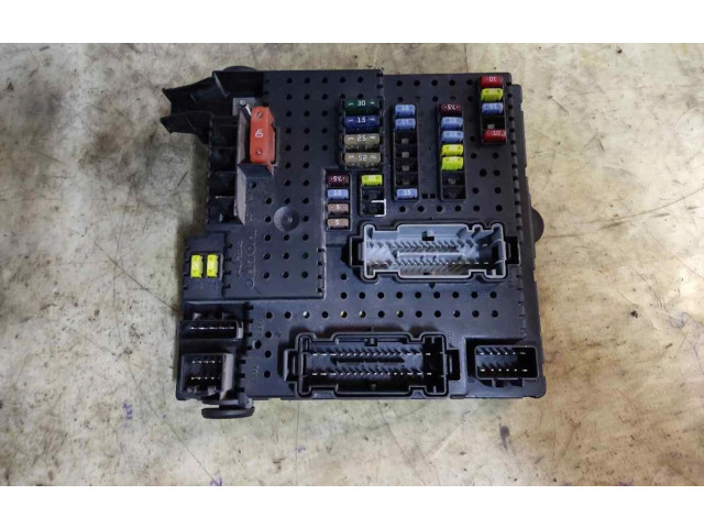 Блок предохранителей 30728512   Volvo XC90    