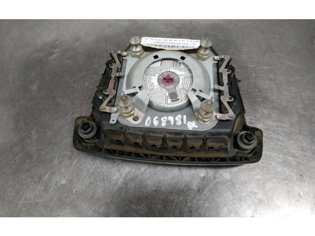 Подушка безопасности водителя 2K0880201B Volkswagen Caddy