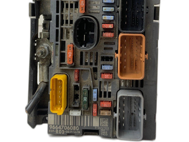Блок предохранителей  9664706080, R03   Peugeot Expert    