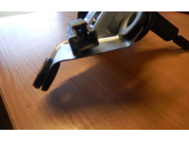 Двигатель стеклоочистителя заднего стекла     8667188, 064038001010    Volvo V70 