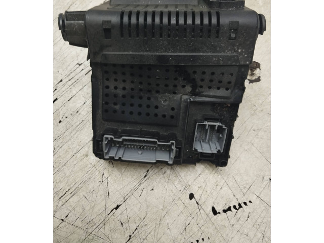 Блок предохранителей 30786475   Volvo V70    