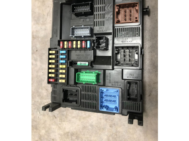 Блок предохранителей  1617304880, 1617304880   Peugeot 2008 I    