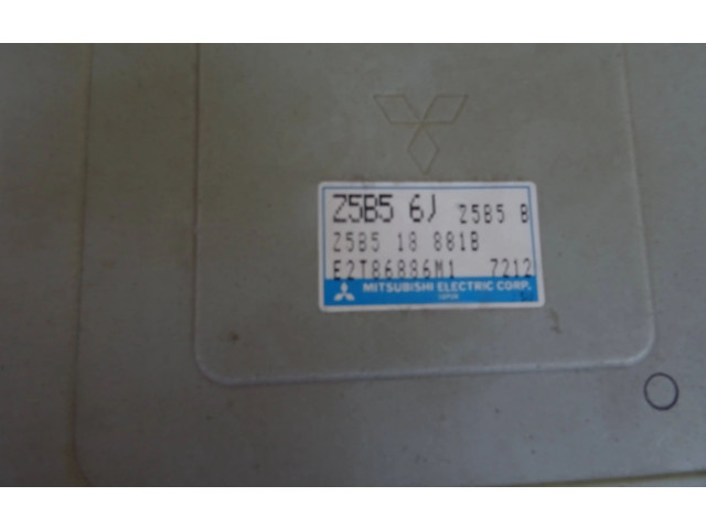 Блок управления двигателя E2T86886M1, Z5B56J Mazda 323 F