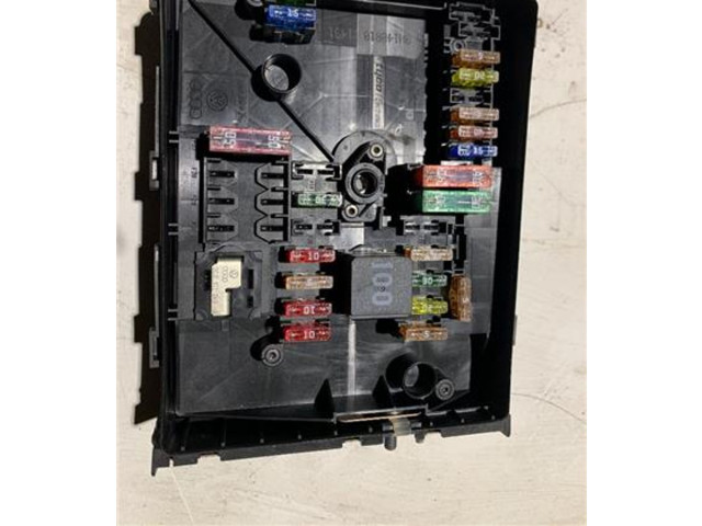   Pojistková skříňka 1K0937629A, 1K0937125D   Volkswagen Caddy 2011