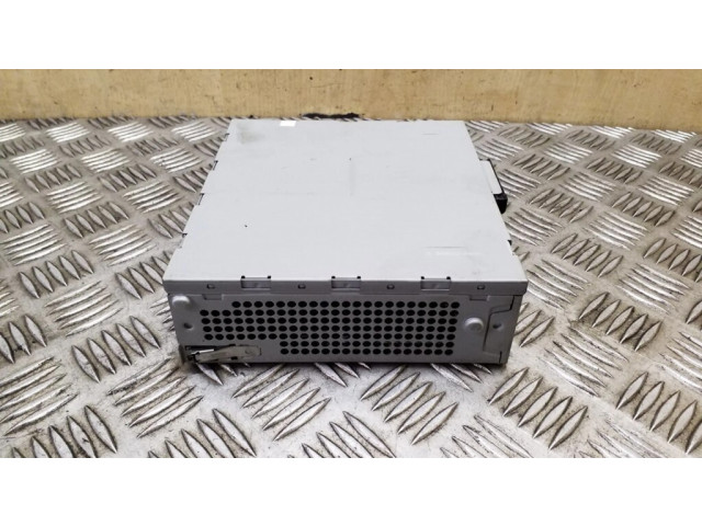 Радио/ проигрыватель CD/DVD / навигация