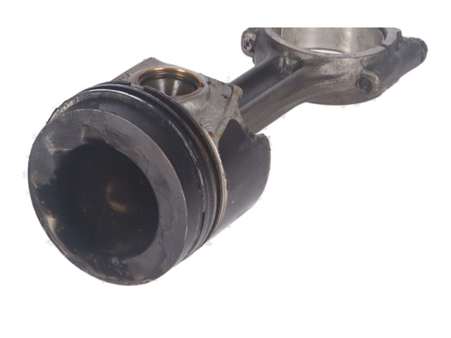 Шатун 04L105401A Skoda Superb B8 (3V)