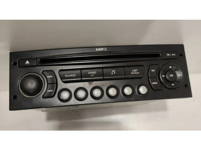 Радио/ проигрыватель CD/DVD / навигация