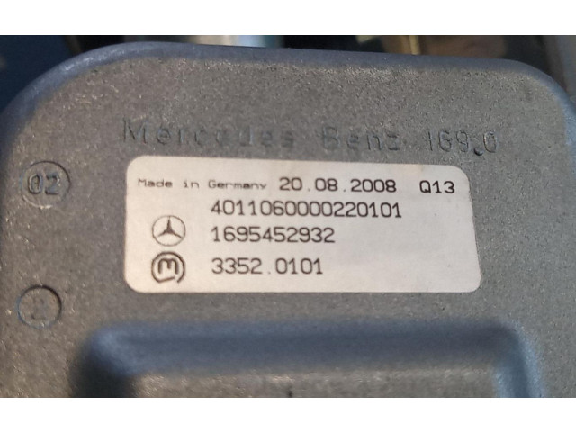 Руль Mercedes-Benz A W169  2004 - 2012 года A1694604016      