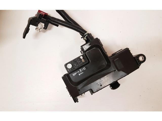 Pojistková skříňka 8261042160, 8274042150 Toyota RAV 4 (XA50) 2021