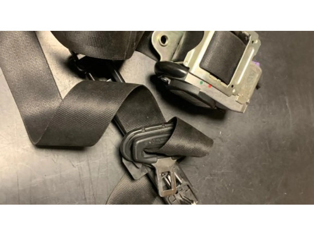 Передний ремень безопасности