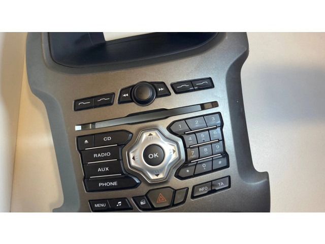 Радио/ проигрыватель CD/DVD / навигация