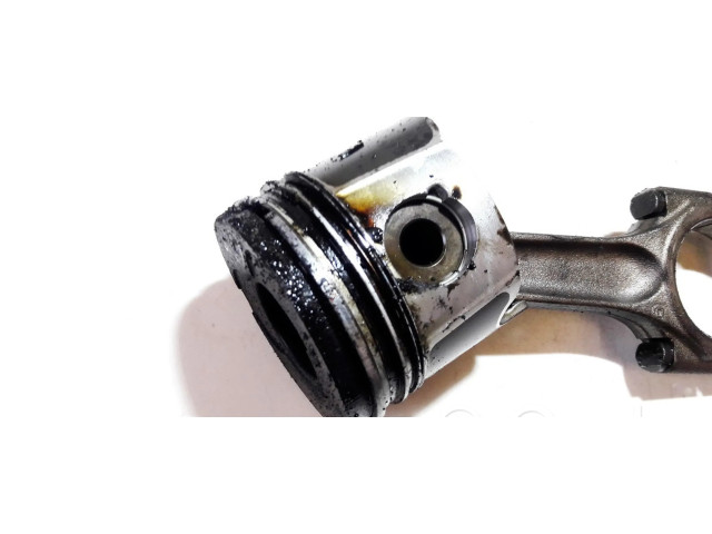 Píst Citroen Xsara pro naftový motor 2.0