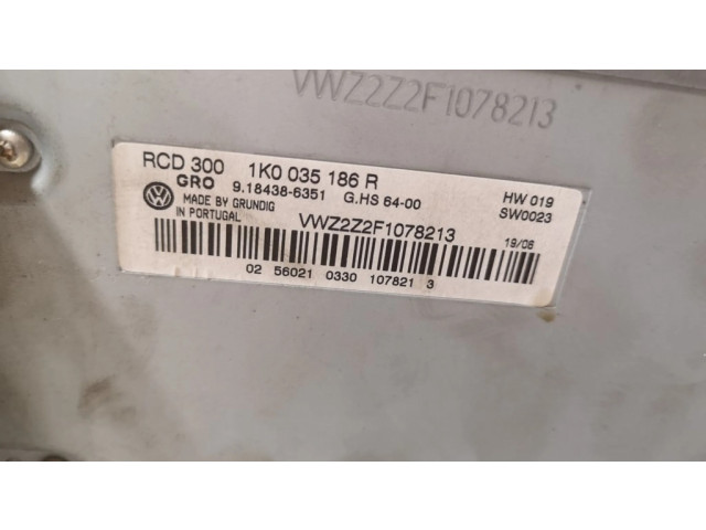 Радио/ проигрыватель CD/DVD / навигация