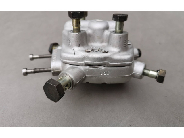 Vstřikovací lišta 0438101035   Audi 100 200 5000 C3     