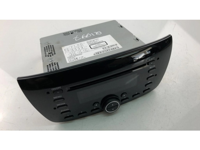 Радио/ проигрыватель CD/DVD / навигация