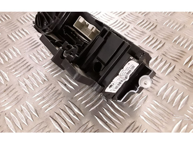 Блок управления климат-контролем 1Z0820045, 5HB00932400 Skoda Octavia Mk2 (1Z)