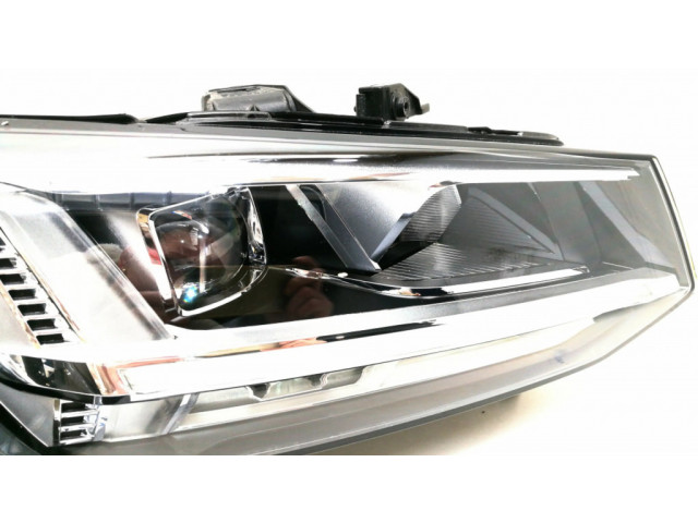 Передняя фара  