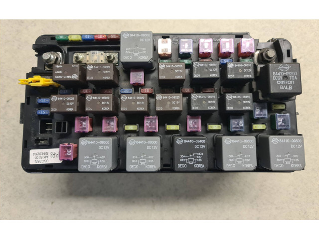 Блок предохранителей 8231009120, 06C28N SsangYong Kyron