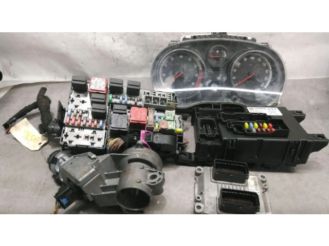Блок управления двигателя 55557935, 55557932 Opel Corsa D