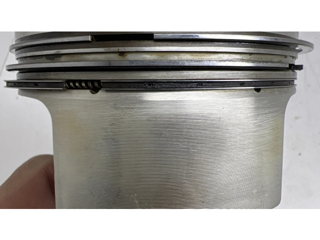 Píst 079107065BC, 171210079AL Audi S5 pro benzínový motor 4.2 CAU