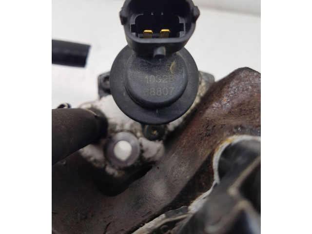 Vstřikovací čerpadlo 8689590, 047114   Volvo V70    d5244t 