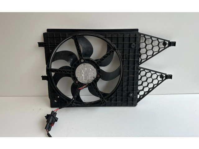 Вентилятор радиатора 6R0121207Q, PA66GF30 Skoda Rapid (NH)