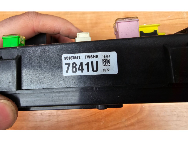 Pojistková skříňka 95137841, 7841U Opel Antara 2011
