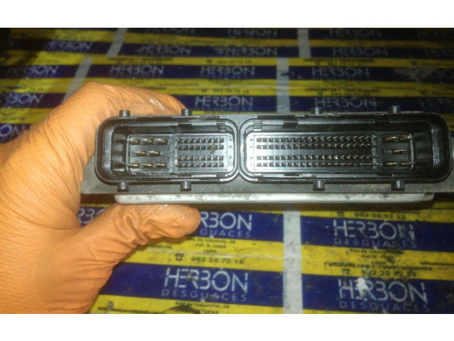 Блок управления двигателя 0281015385   Toyota Yaris