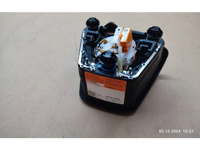 Подушка безопасности водителя 31332822 Volvo V70