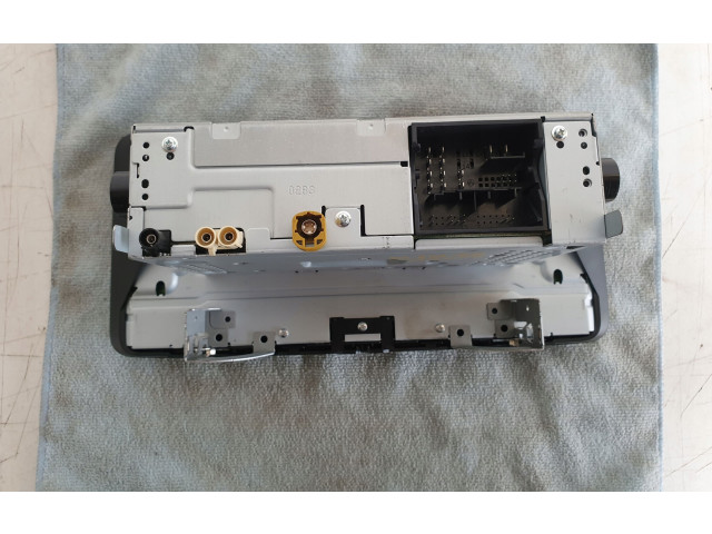 Радио/ проигрыватель CD/DVD / навигация