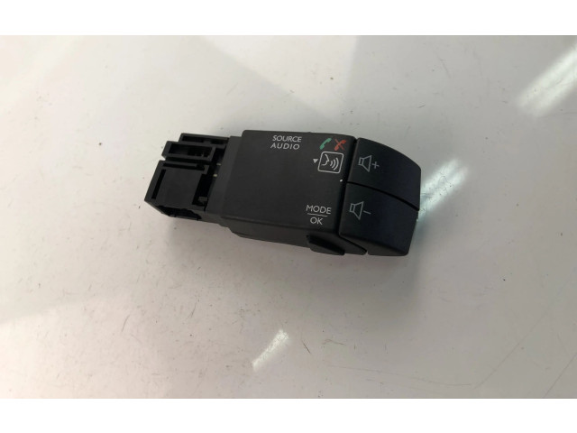 Подрулевой переключатель 8200850420 Dacia Sandero