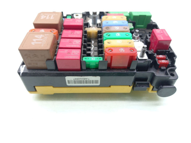 Блок предохранителей 9804848480 Peugeot 2008 II