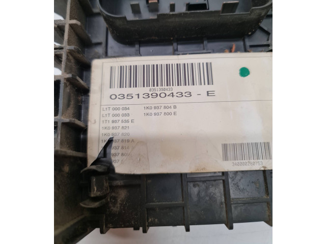 Блок предохранителей  1K0937804B, 1K0937800E   Volkswagen Touran I    