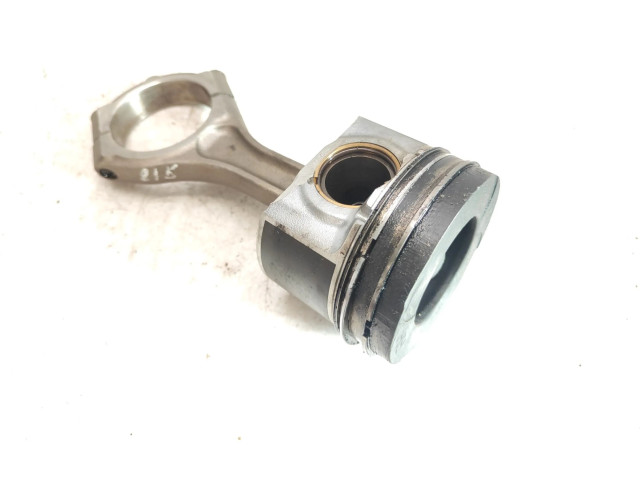 Píst Subaru Outback