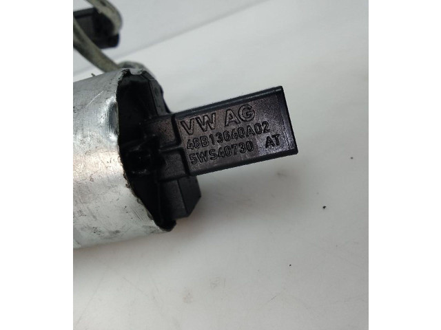 Vstřikovací lišta 03L130089B Volkswagen Caddy