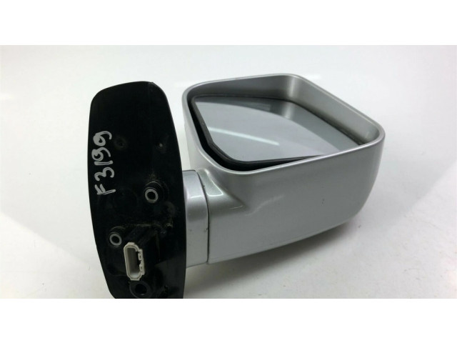 Боковое стекло в середине кузова