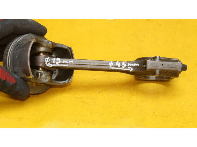  Поршень с шатуном    Volkswagen Golf VI  