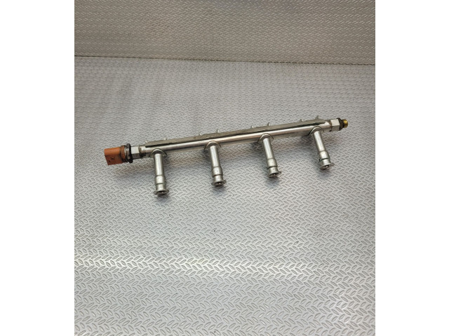 Топливная рампа 03F133320C   Skoda Yeti (5L)   для двигателя CBZB