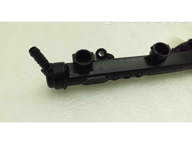 Топливная рампа 04C133313R, 04C133317M   Skoda Fabia Mk3 (NJ) 1.0  для двигателя CHYA