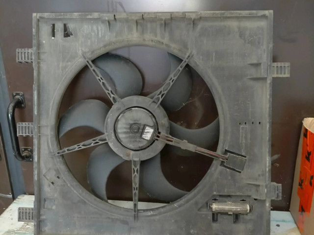 Вентилятор радиатора     A6385000493    Mercedes-Benz Vito Viano W638 