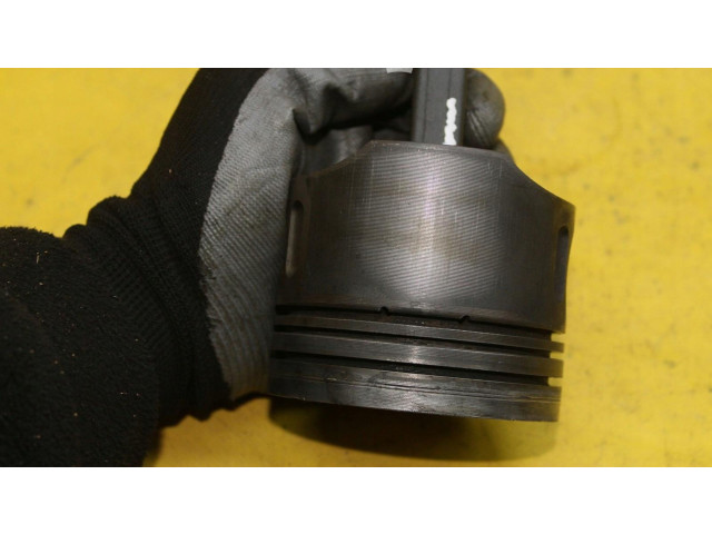 Píst Mercedes-Benz C W203